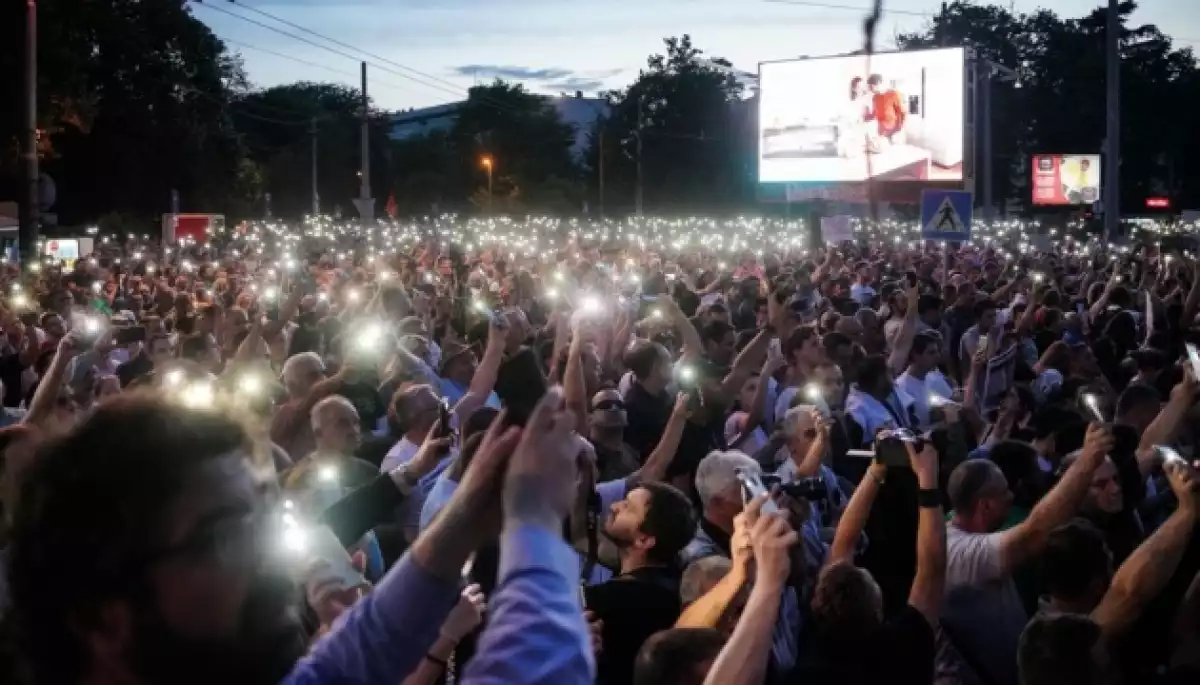 Громадяни Сербії мітингували біля проурядової телестанції Pink TV з вимогою позбавити її ліцензії на мовлення