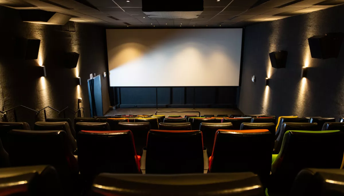 Англійська у кінотеатрах: кіноіндустрії не вигідно