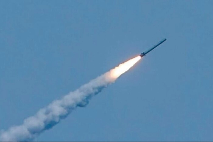 Поліція закликає людей повідомляти на 102 про проліт дронів і ракет. Це допомагає збивати ворожі цілі