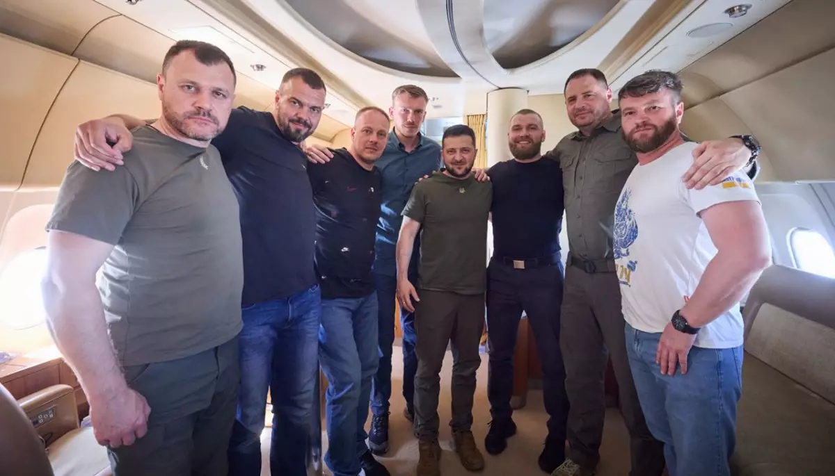 Командири захисників &laquo;Азовсталі&raquo; повернулися з Туреччини додому (ВІДЕО)