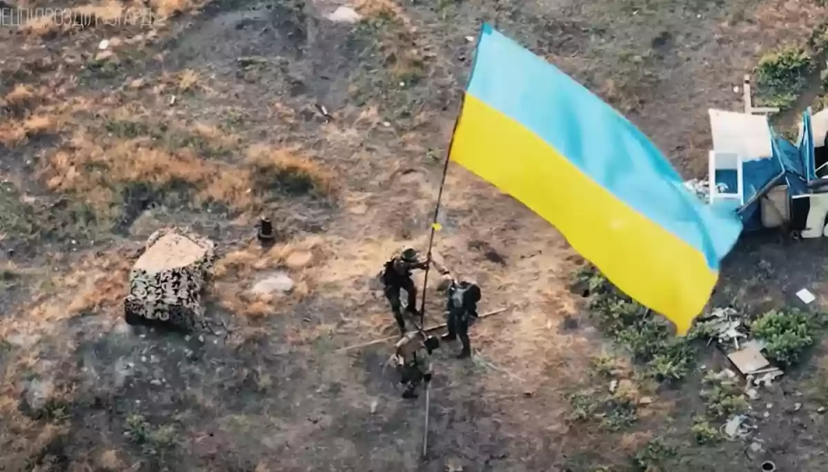 У річницю встановлення українських прапорів на Зміїному військовим аташе презентували фільм про героїчні події