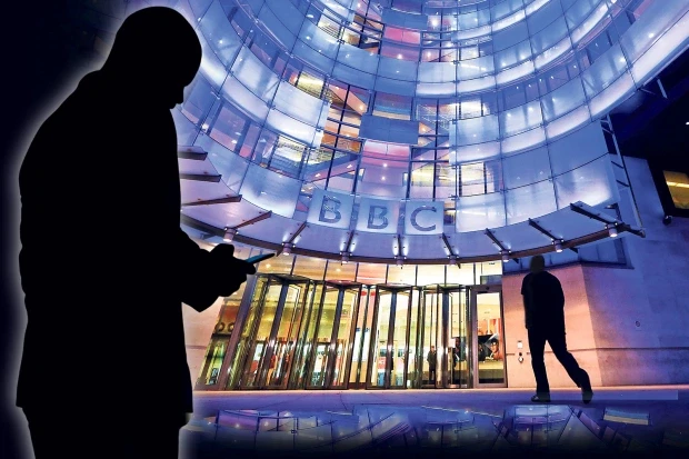 Ведучого BBC усунули від ефіру після звинувачень у купівлі в підлітка фото сексуального характеру