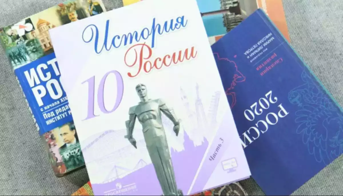 «Неонацизм», «СВО» та «нові регіони»: ЗМІ дізналися зміст нового російського підручника з історії, написаного уродженцем Черкащини