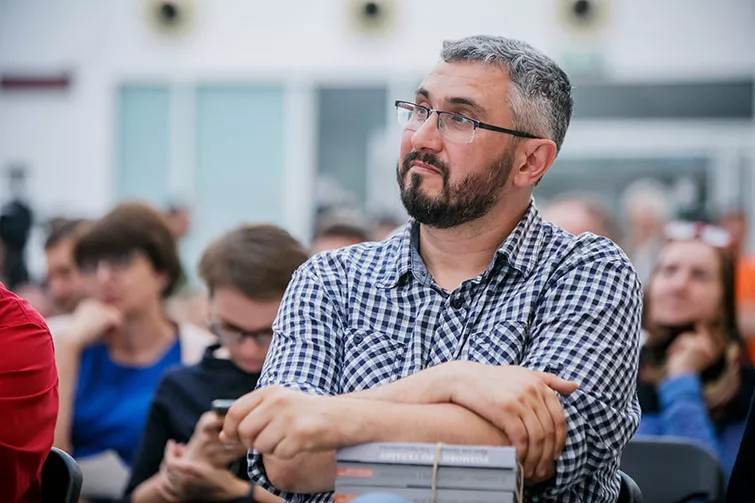 &laquo;Монобанк&raquo; стверджує, що Вахтанг Кіпіані начебто має членство в керівному органі партії, та вимагає від нього довідки про доходи