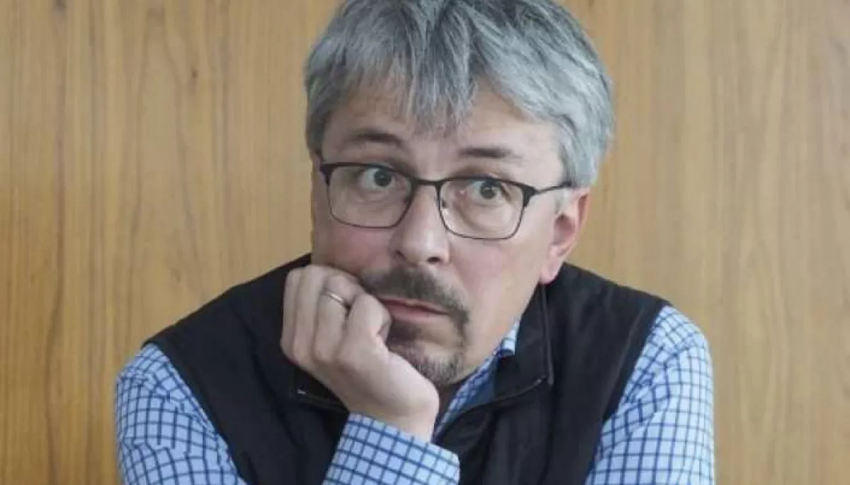 Олександр Ткаченко подав у відставку. Запевняє, що раніше, ніж президент заявив про своє доручення  підшукати йому заміну