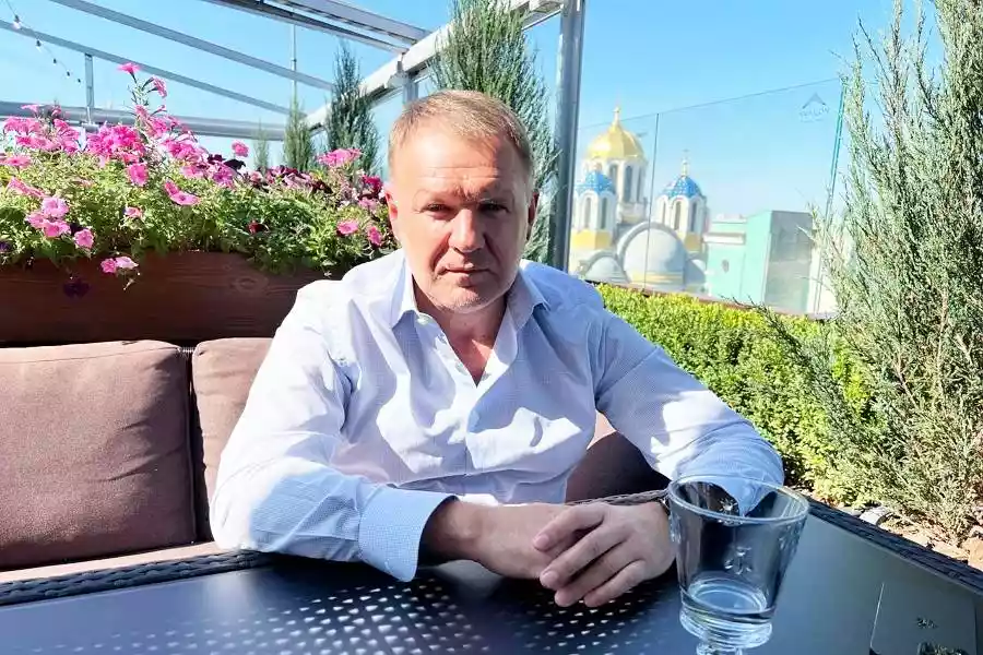 Кропачов не збирається звільняти зі свого Ukrainian World News колишніх співробітників каналів Медведчука, поки до них не мають претензій правоохоронні органи