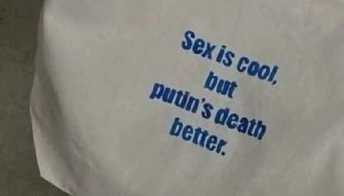 У Росії дівчина отримала штраф за напис на сумці про те, що смерть Путіна краще, ніж секс