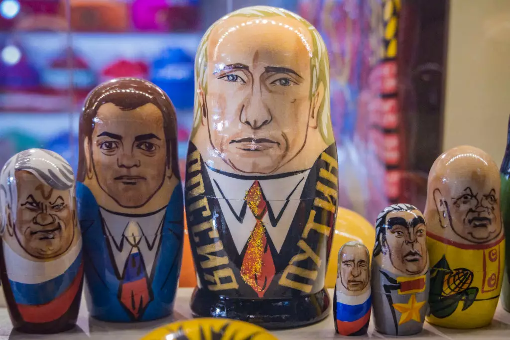 Чеський ресторан звільнив офіціанта за російський гімн для українки
