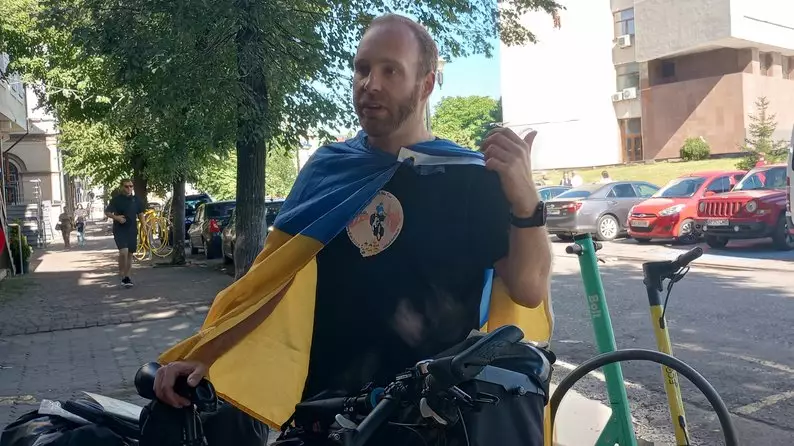 Журналіст із Люксембургу влаштував велотур на підтримку України. Вже дістався до Вінниці