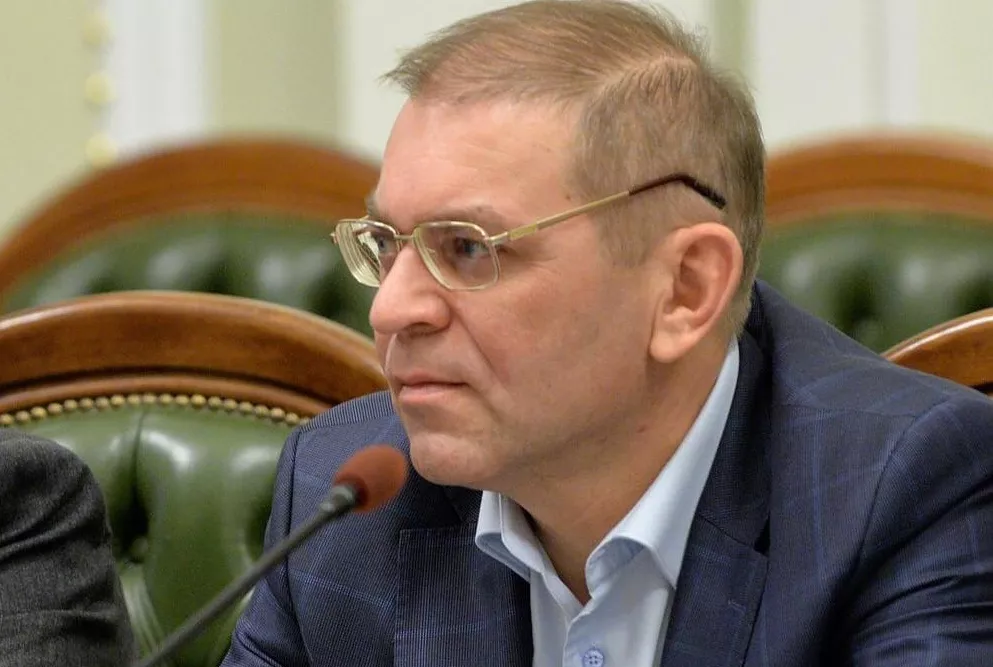 NYT: Найбільшим постачальником зброї в Україні стала компанія, пов'язана з екснардепом Сергієм Пашинським. Раніше його підозрювали в корупції