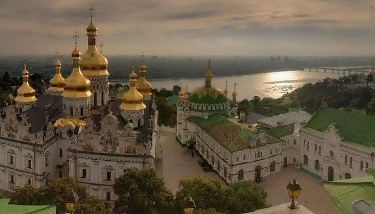 У Києво-Печерській лаврі заявили про штурм трьох корпусів, у поліції &mdash; про забезпечення порядку