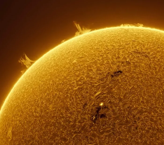 Португальський астрофотограф зробив унікальні кадри яскравих спалахів на Сонці