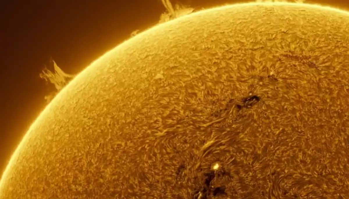 Португальський астрофотограф зробив унікальні кадри яскравих спалахів на Сонці