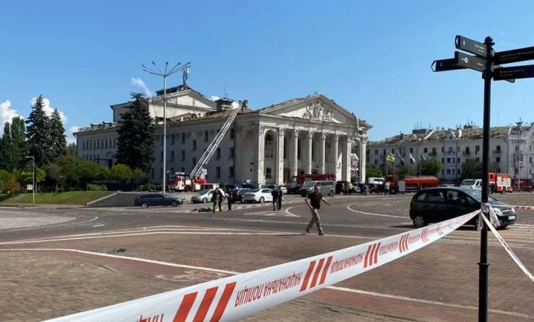 Удар по центру Чернігова: Мінкульт закликає виключити Росію з ЮНЕСКО та заявляє про ушкоджений Драмтеатр як про &laquo;вщент знищений&raquo;