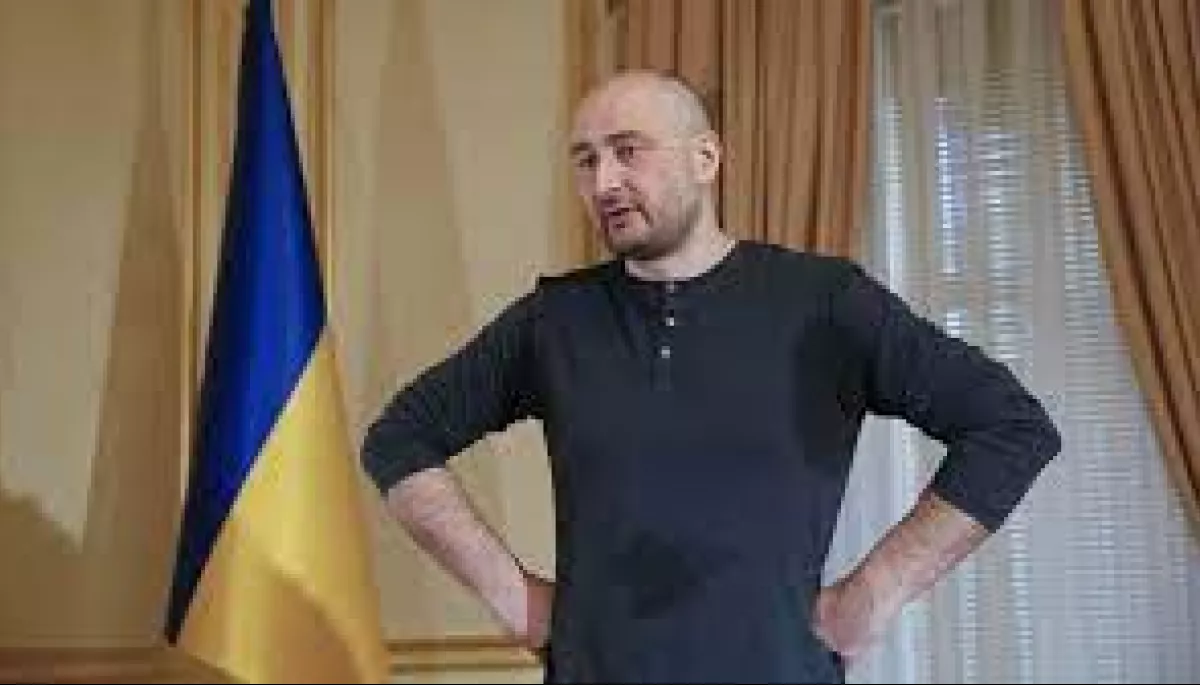 Аркадія Бабченка оштрафували в Естонії на 100 євро через закидання яйцями посольства РФ