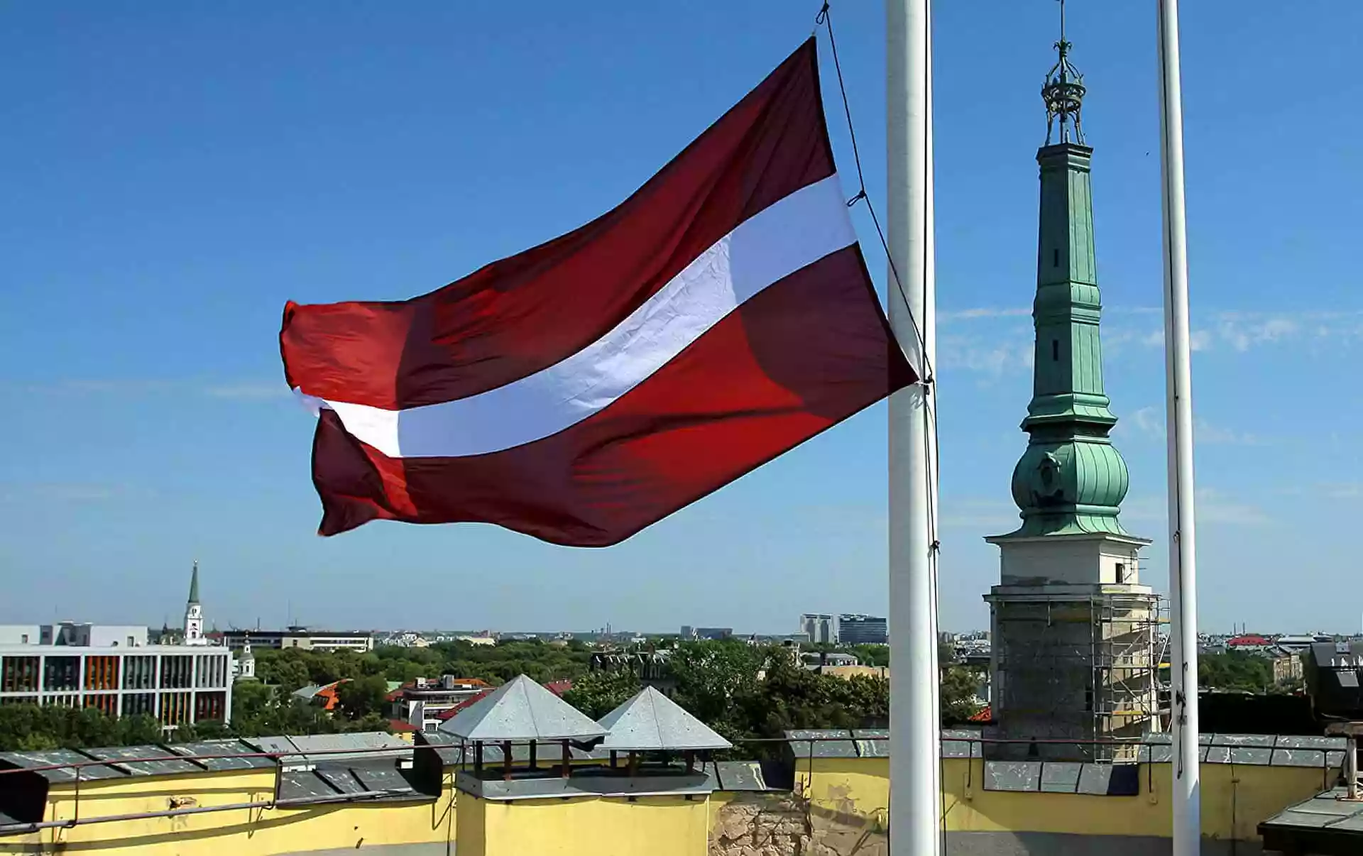 Латвія не видала дозволу на постійне проживання в ЄС майже сотні росіян попри складений ними мовний іспит
