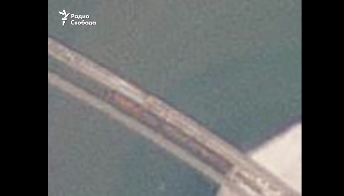 Супутникові знімки: Окупанти відновили пошкоджену секцію Кримського мосту після атаки дронів