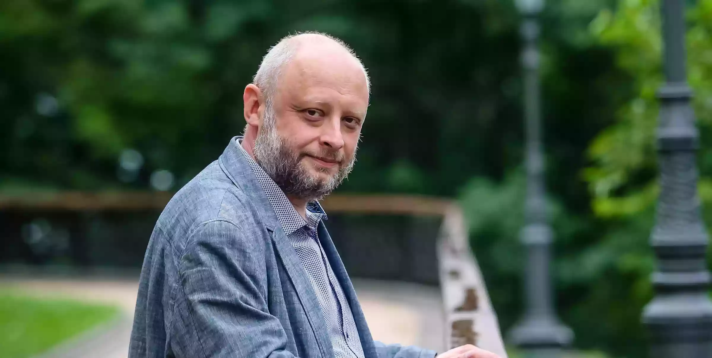 Очільник видавництва «Фоліо» Олександр Красовицький стверджує, що купив піратську копію роману Кінга, видану на окупованій Луганщині, заради дослідницької мети