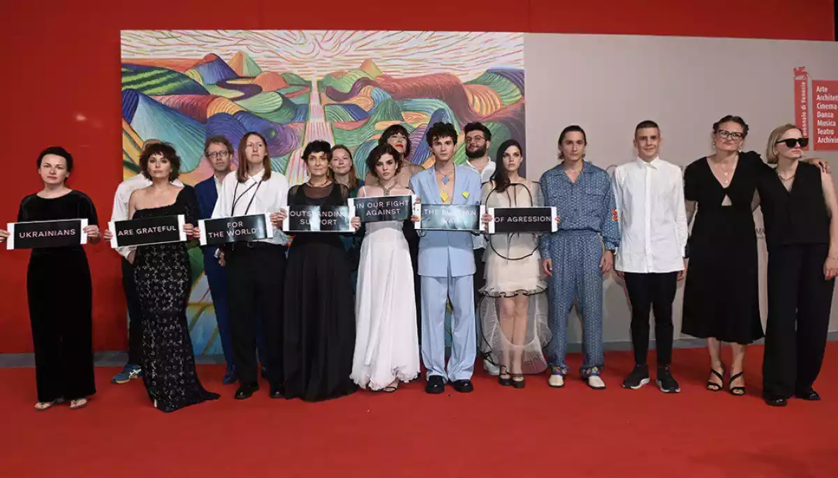 Творча група фільму «Назавжди-назавжди» під час світової прем'єри на Венеційському кінофестивалі подякувала європейцям за підтримку України