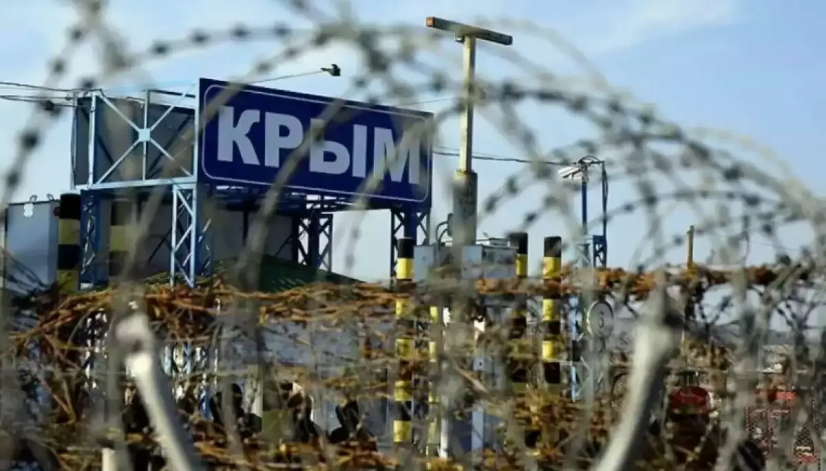 Російський окупаційний суд оштрафував кримчанина на 30 тисяч рублів за проукраїнське татуювання