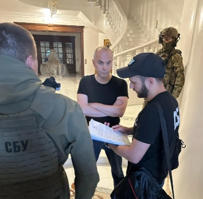 ЗМІ: СБУ проводить обшуки вдома у Нестора Шуфрича. Йому інкримінують державну зраду
