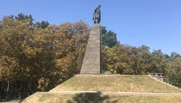 Пам&rsquo;ятник Шевченку на Чернечій горі відмовилися захищати від російських ракет мішками з піском через загрозу просідання ґрунту