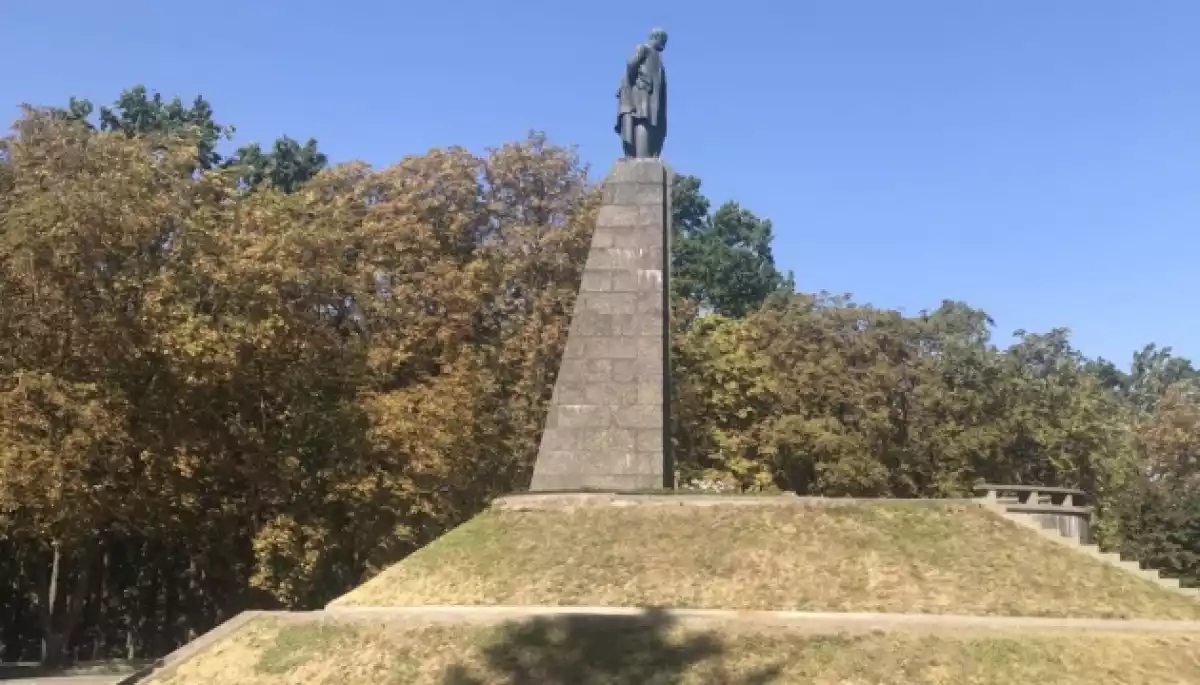 Пам&rsquo;ятник Шевченку на Чернечій горі відмовилися захищати від російських ракет мішками з піском через загрозу просідання ґрунту