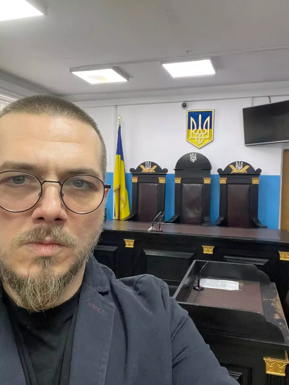 У суді від стендапера Андрія Щегеля, який втік з України, вимагають 1 млн грн компенсації. Наступне судове засідання &mdash; 5 жовтня