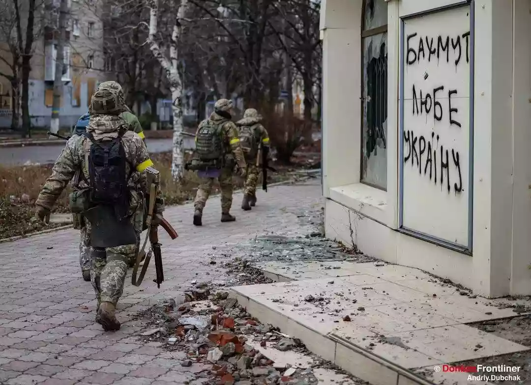 У Національному музеї історії України у Другій світовій війні відкрилася виставка «Сталеві титани Бахмута»