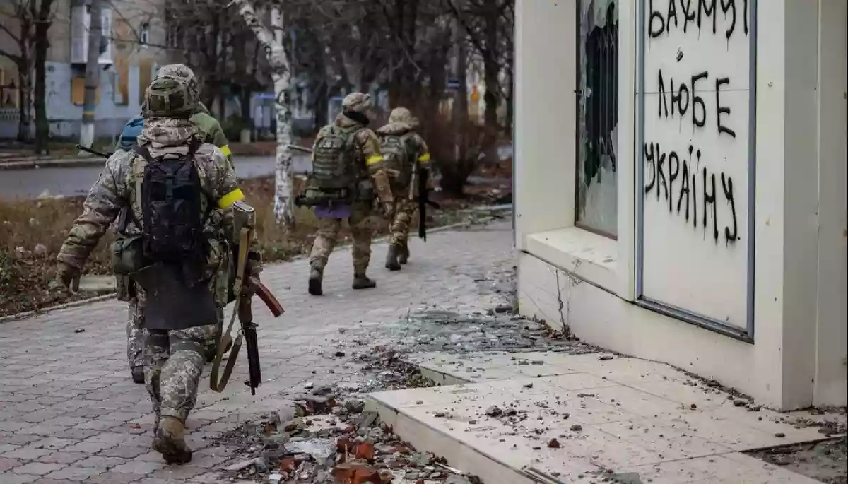 У Національному музеї історії України у Другій світовій війні відкрилася виставка «Сталеві титани Бахмута»