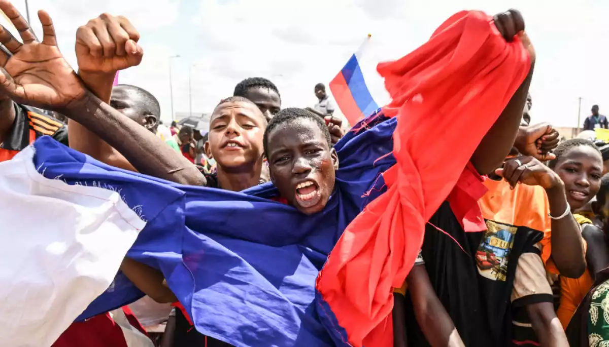 NYT: Росія масово фінансує поширення свого прапора в Центральній Африці як символу боротьби з колоніалізмом