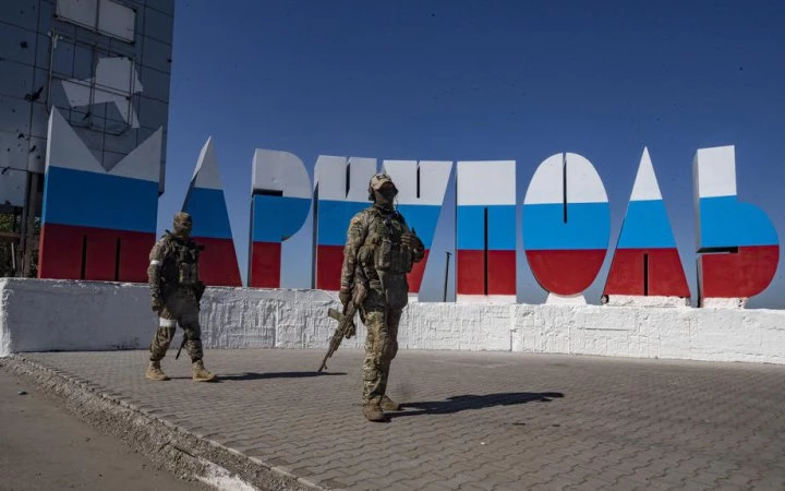 Окупанти в Маріуполі затримали &laquo;за екстремізм&raquo; трьох школярів і сповістили про це у своїх теленовинах