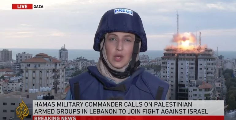 Ракетний удар по Палестинській вежі потрапив у прямий ефір каналу Al Jazeera (ВІДЕО)