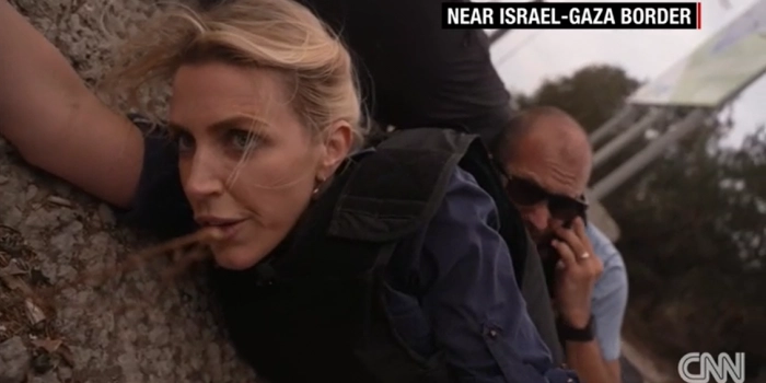 CNN поділилася відео, на якому її кореспонденти ховаються від ракет поблизу кордону Ізраїлю та Гази