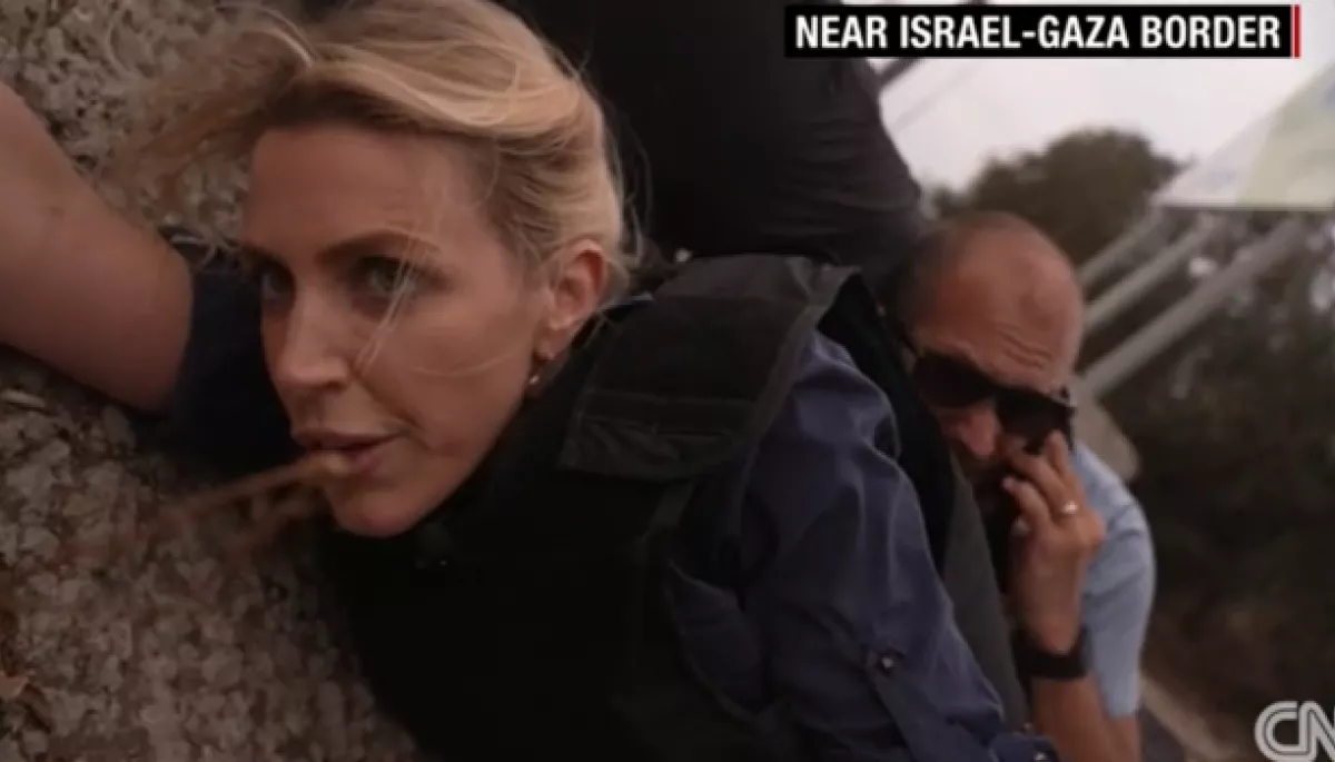 CNN поділилася відео, на якому її кореспонденти ховаються від ракет поблизу кордону Ізраїлю та Гази
