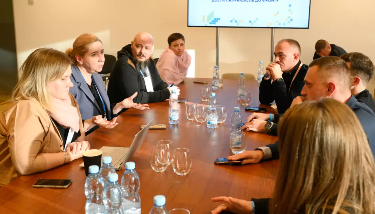 Медійники звернуться до Умєрова через проблеми з доступом журналістів до фронту