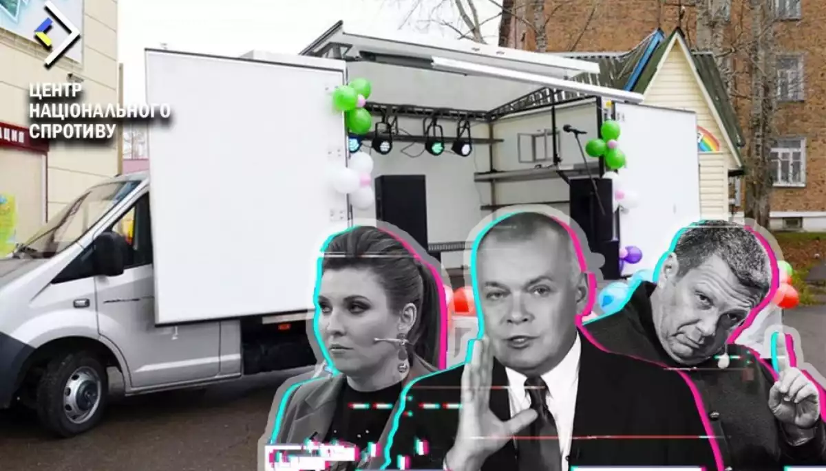 Росіяни звозять на тимчасово окуповані українські території мобільні сцени для пропаганди