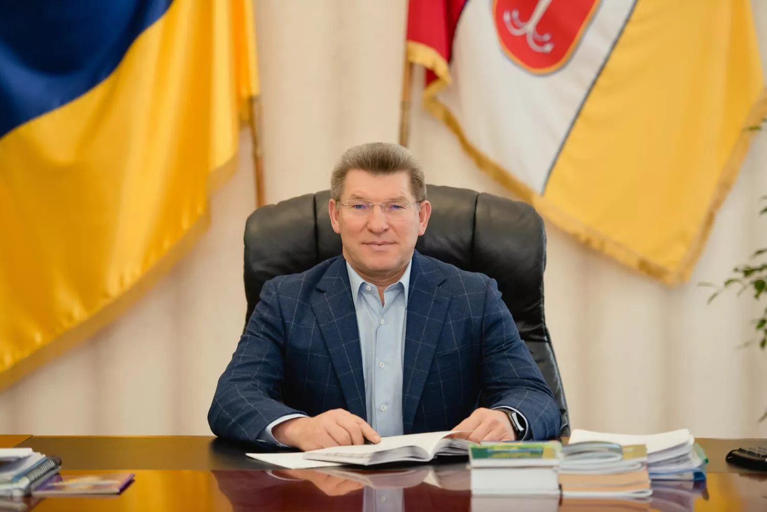 &laquo;Слідство.Інфо&raquo;: Екссуддя Олег Глуханчук, що був пов'язаний з &laquo;королем контрабанди&raquo; Альперіним, нині отримує близько 100 тис. грн щомісяця