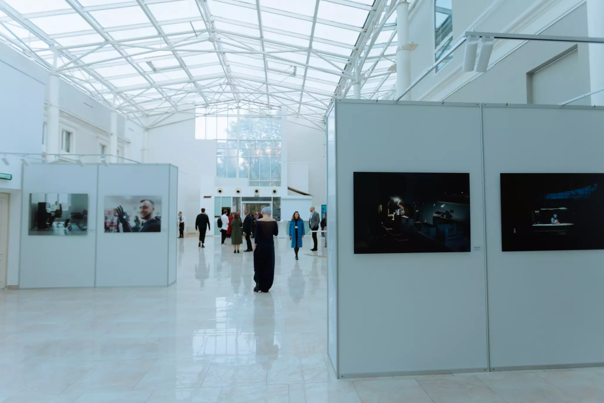 14 жовтня в музеї Тараса Шевченка відкрилася фотовиставка «Сміливі нести світло» про найскладнішу зиму в історії незалежної України
