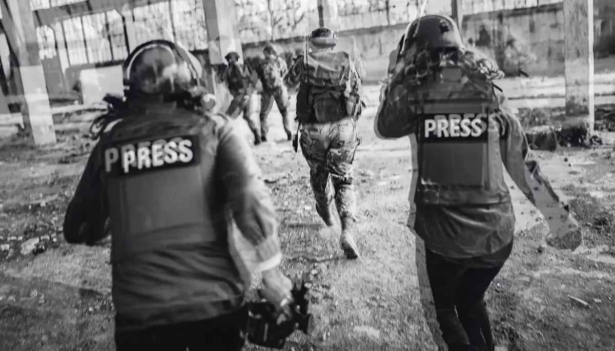 Про фронт &mdash; із пресрелізів і блогів: чому журналістам все складніше висвітлювати війну в Україні