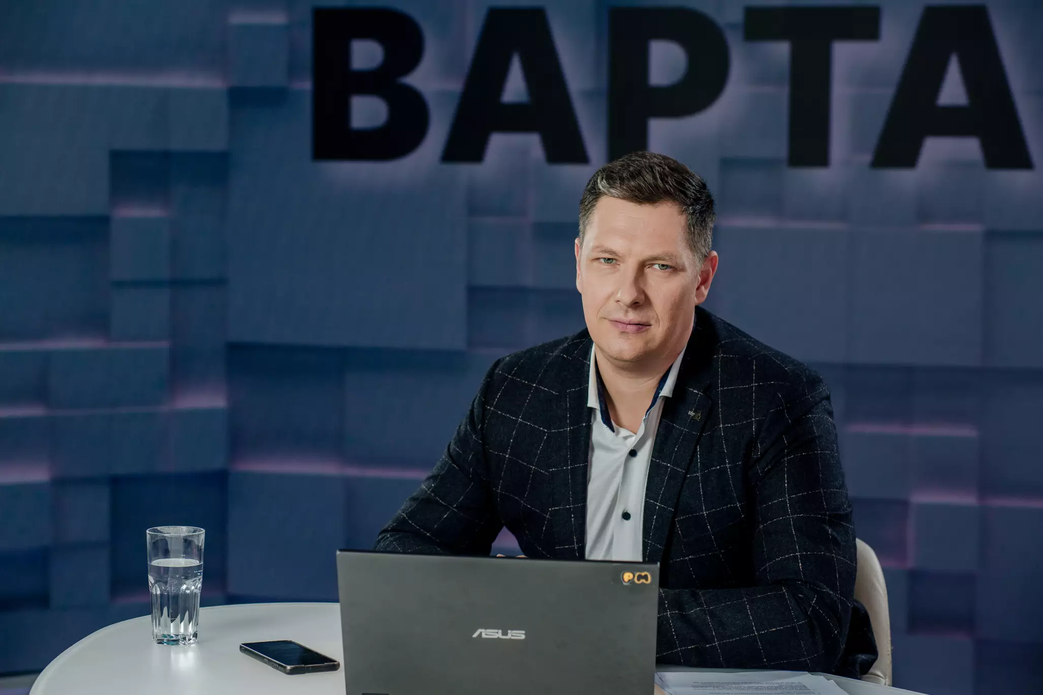 «1+1 media» спростувала фейк про ведучого телеканалу Євгена Плінського