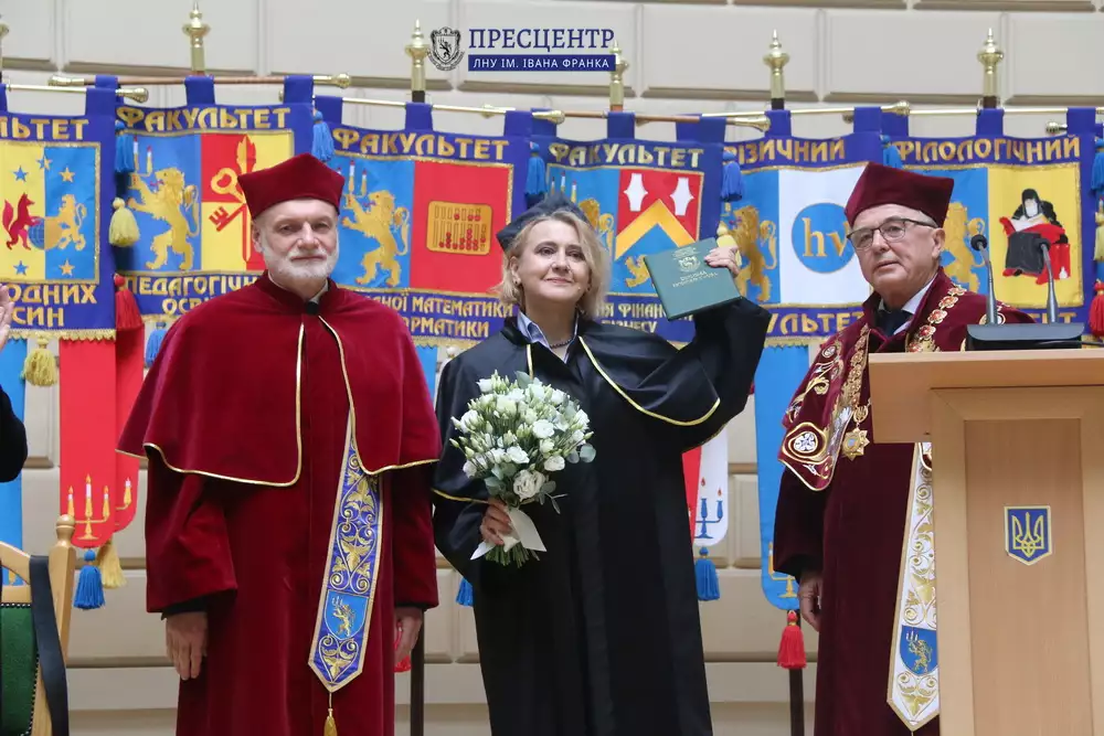 Оксана Забужко отримала диплом почесної докторки Львівського університету