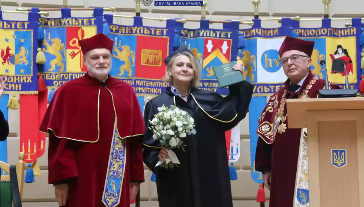 Оксана Забужко отримала диплом почесної докторки Львівського університету