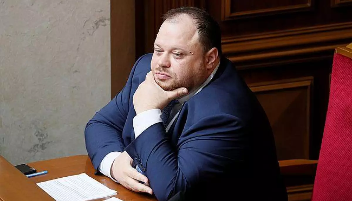 У Верховній Раді відмовилися надати інформацію про закордонні відрядження депутатів у 2023 році та не змогли показати документ, яким обмежено доступ журналістів до парламенту