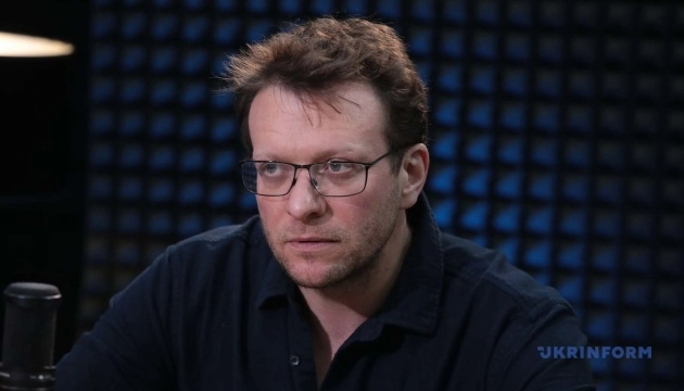 Пітер Померанцев: Для покарання російських пропагандистів треба довести, що вони інтегровані в машину воєнних злочинів