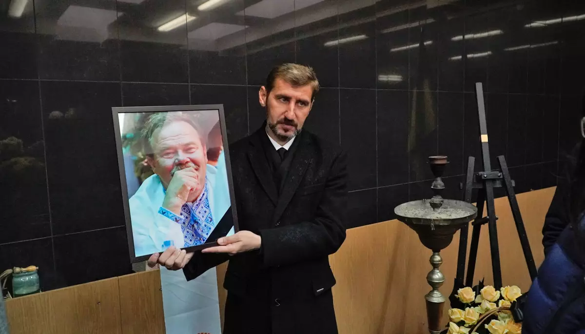 Юлія Мостова: Кожен з вас може знайти в собі часточку Мостового &mdash; жарт, пораду чи обійми. Світіть Паличем!