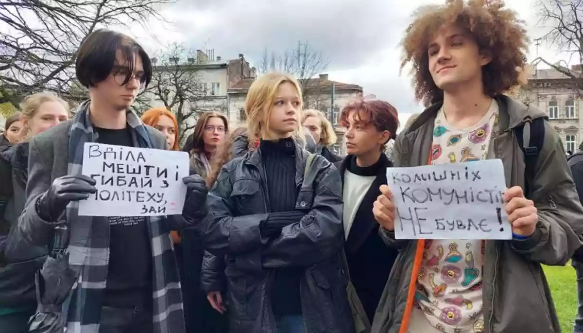 Львівські студенти вийшли на мітинг з вимогою звільнити Фаріон