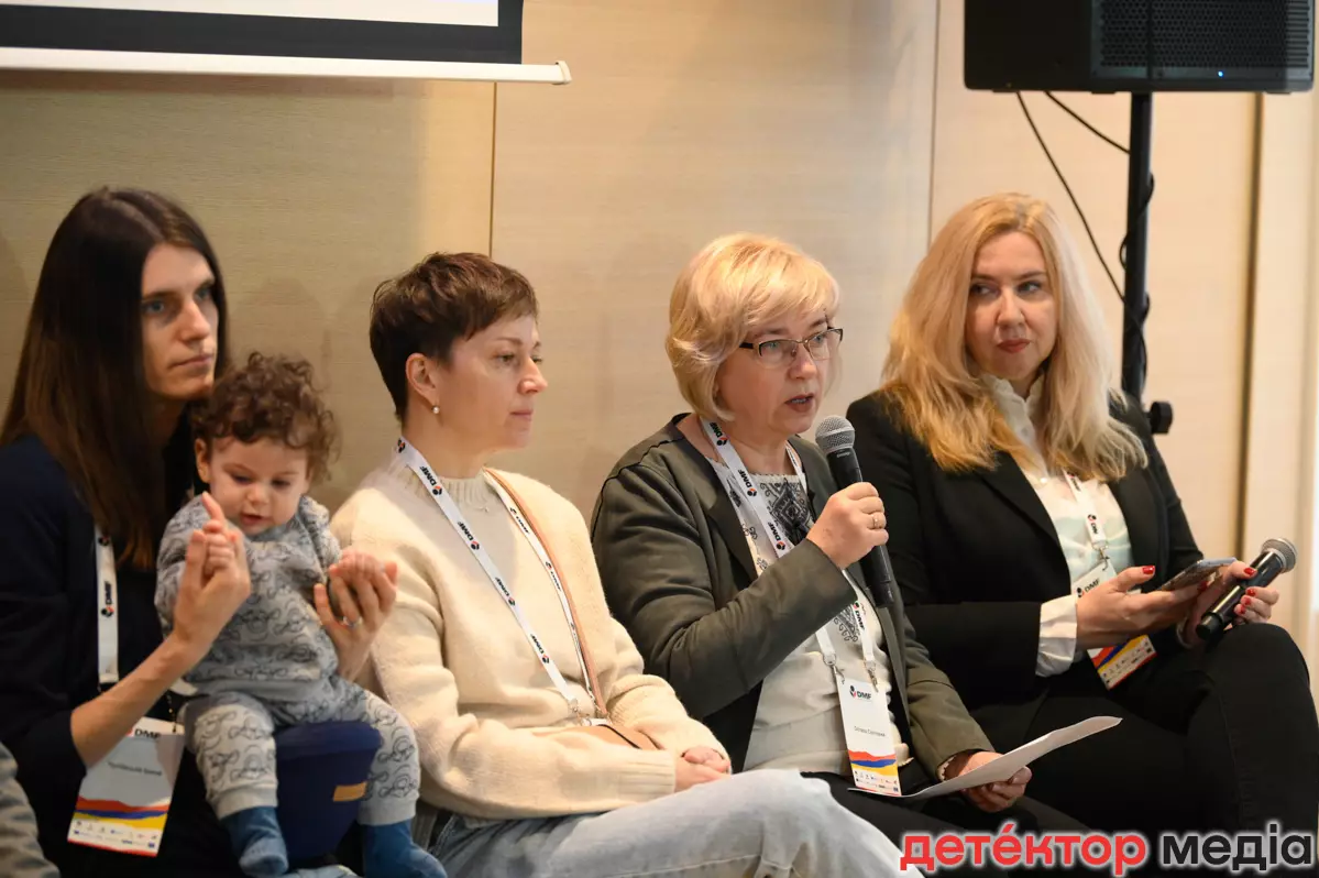 Як не бути вбитим, зберегти здоров&rsquo;я та цифрові дані. На Donbas Media Forum обговорили безпеку журналістів під час війни