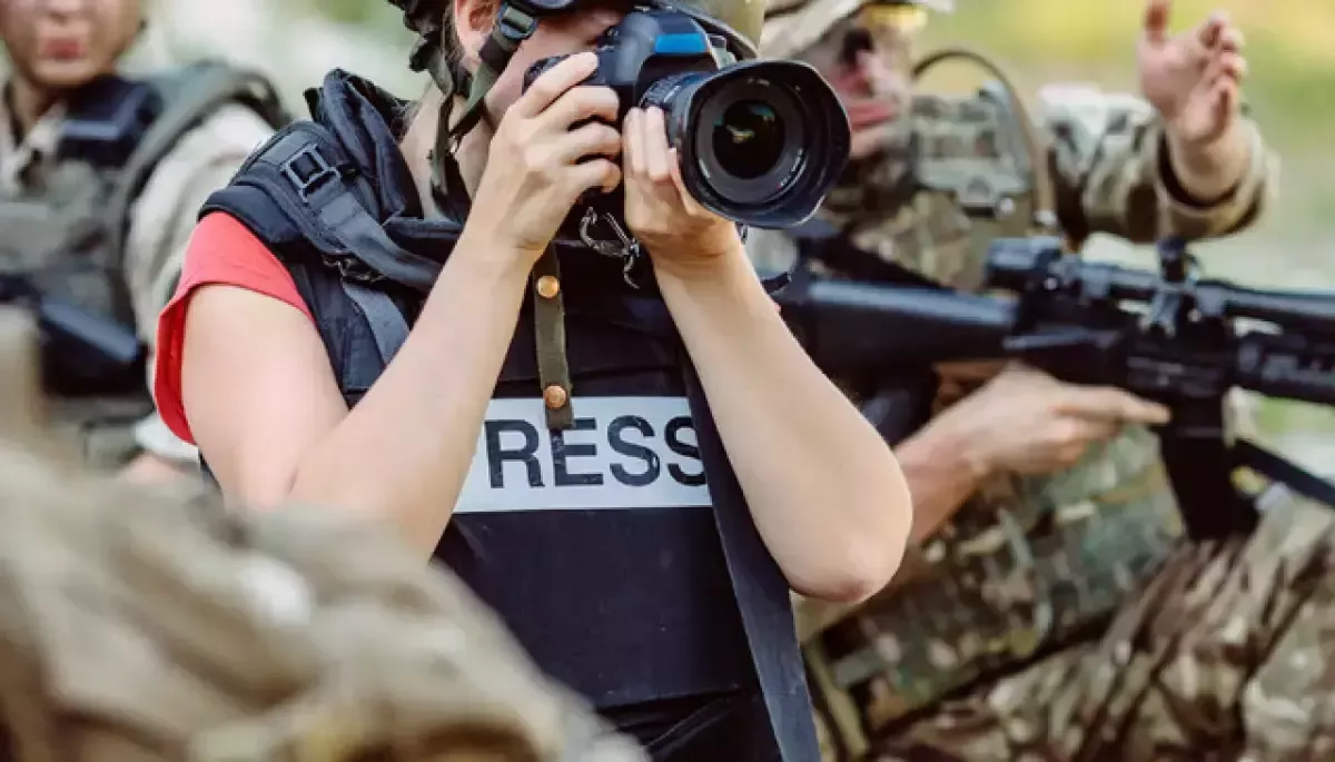 «"Інформаційна тиша", — казали вони»:  медійники відреагували на публікацію Зеленським світлин фотографів Ліберових, зроблених у «червоній» зоні на Херсонщині
