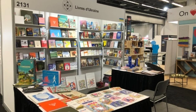 Близько ста українських книжок представлені на книжковому ярмарку в Канаді